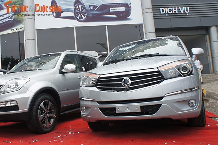 “Xe Han” 9 cho Ssangyong Turismo chot gia 985 trieu tai VN